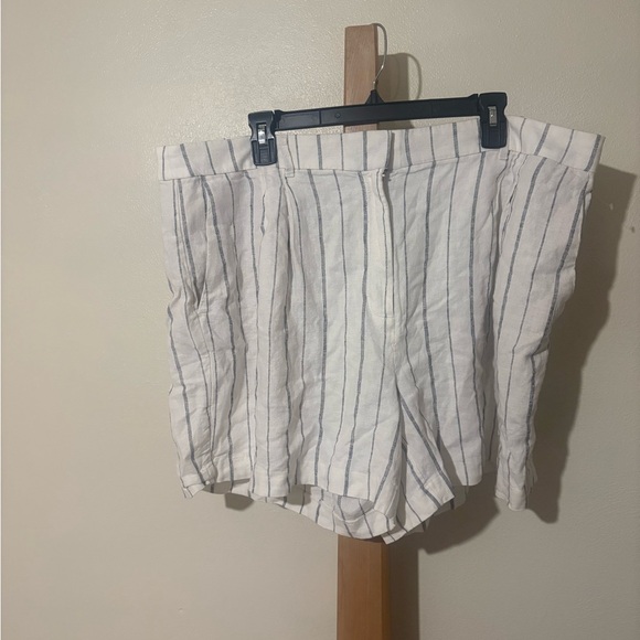Taylor Pants - Taylor White Shorts with Vertical Stripes and adjustable waistband